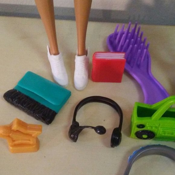 Pair of Barbie dolls with accessories - Picture 8 of 8